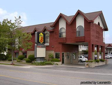 Super 8 Beachfront By Wyndham Mackinaw City, Mi Exterior photo