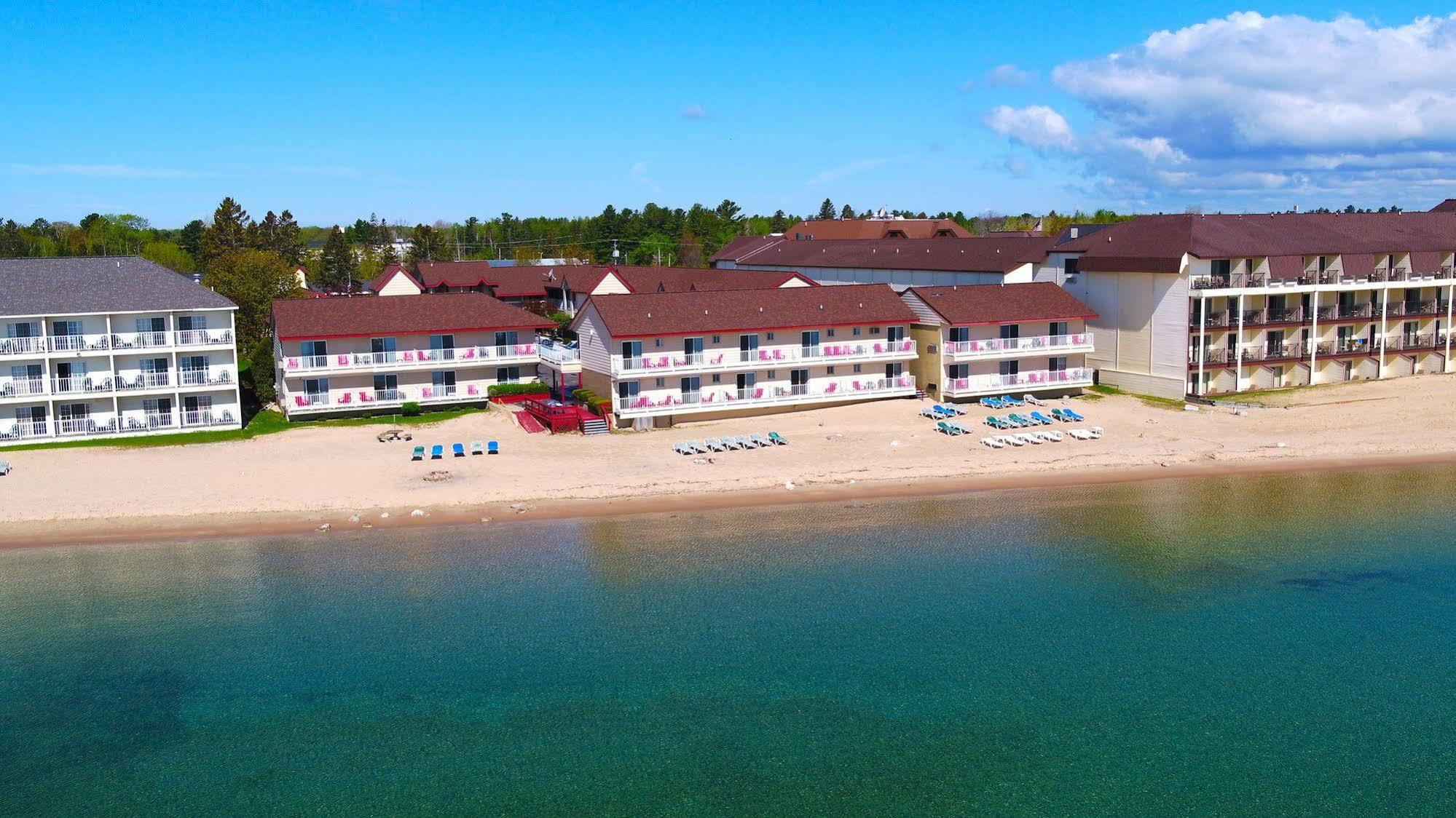 Super 8 Beachfront By Wyndham Mackinaw City, Mi Exterior photo